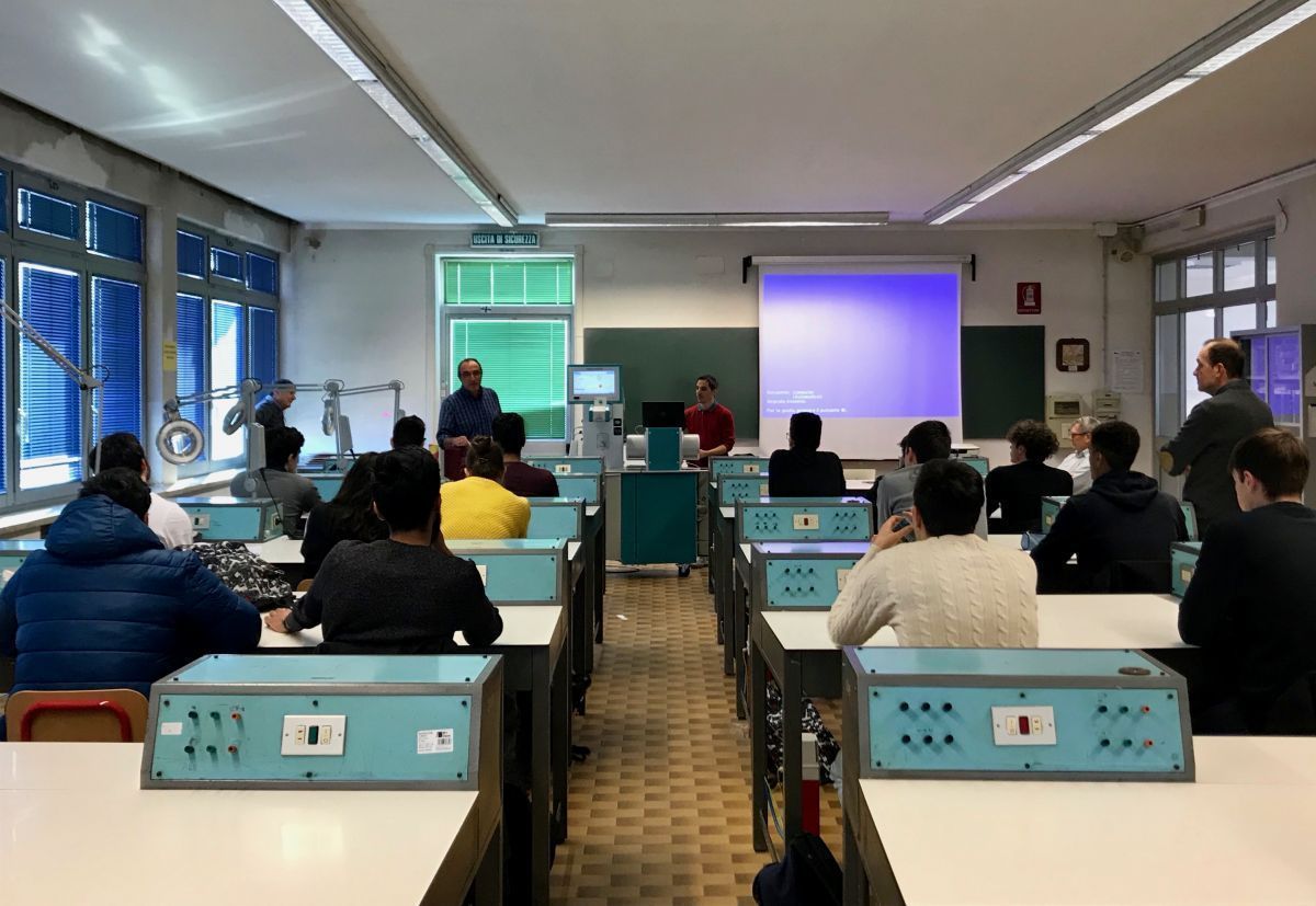 Ara Color presented at Fermi Technical School in Mantua