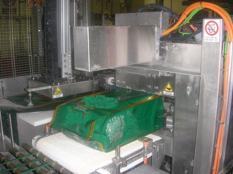 Automatic packaging system for cooked hams